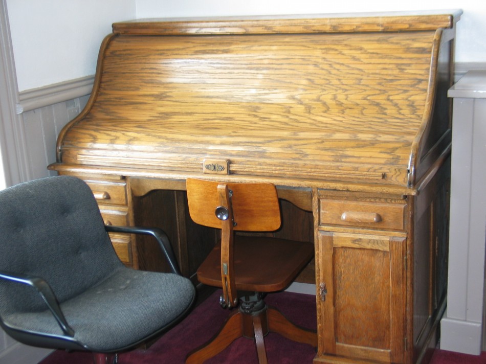 1018 Courtroom rare roll top desk, 2007